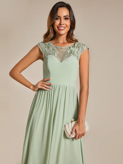 Graceful Chiffon Evening Gown with Cap Sleeves and Shoulder Applique