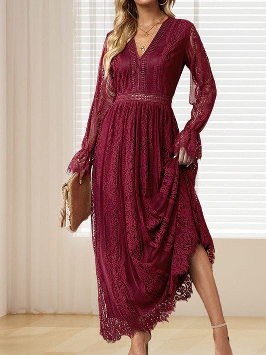 V-neck lace dress with Waist Cinching Pullover Styling