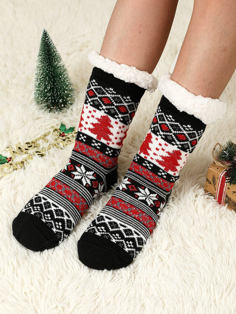 Black Christmas Tree Pattern Thermal Socks