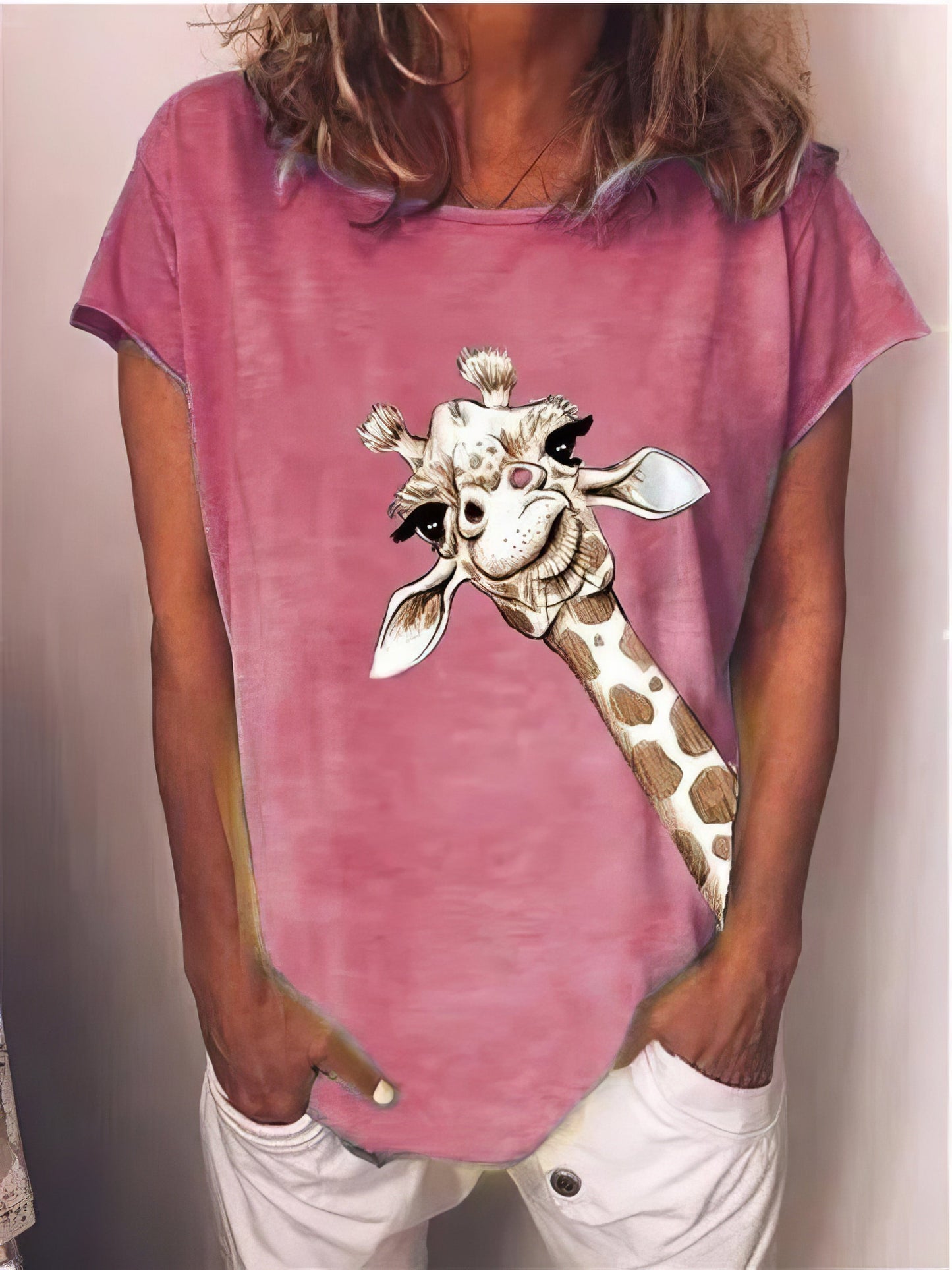 T-shirts - Chic Giraffe Print Short-sleeved T-shirt - MsDressly