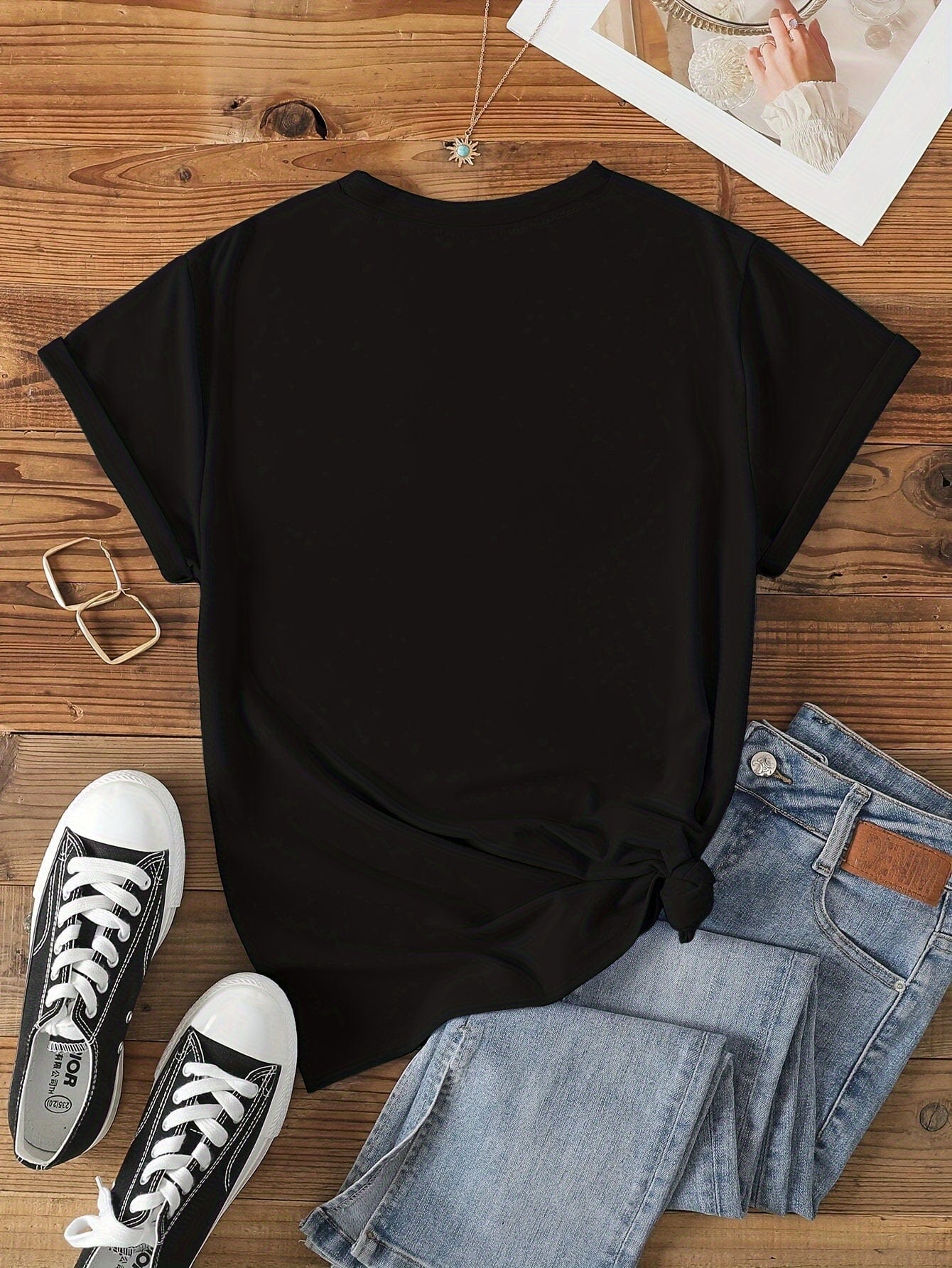 Mushroom & Moon Printed T-shirt for Women, Stylish Crew Neck Top优: Regular Pattern & Medium Stretch