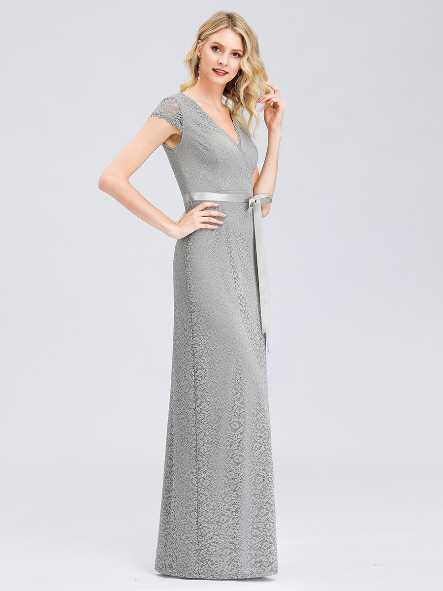 Elegant Floral Lace V-Neck Evening Gown with Cap Sleeves